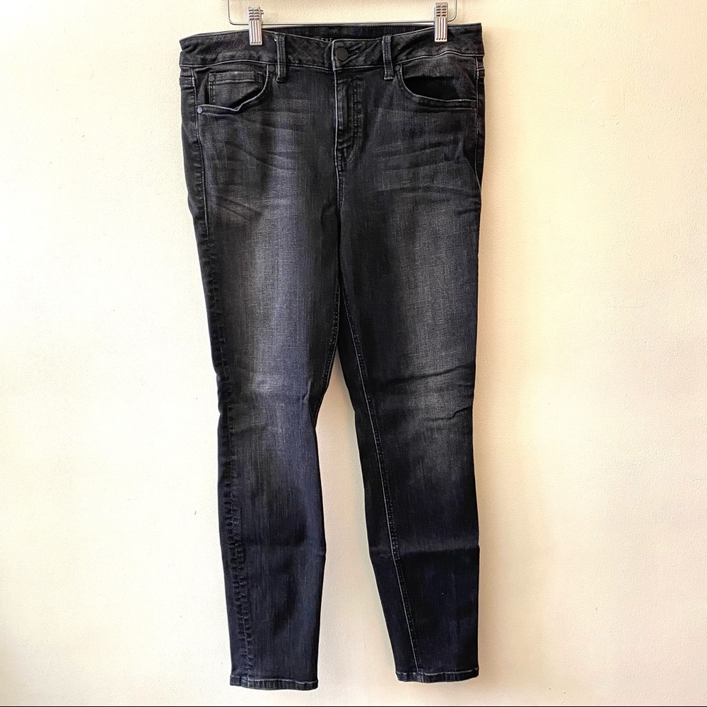 Level 99 Liza black slim leg jeans style 1BC2A64 size 32